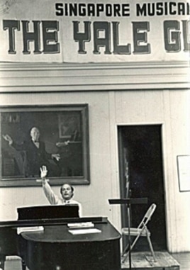 Fenno Heath, who conducted the Glee Club from 1953 until 1992, in front of a portrait of his predecessor, Marshall Bartholomew.