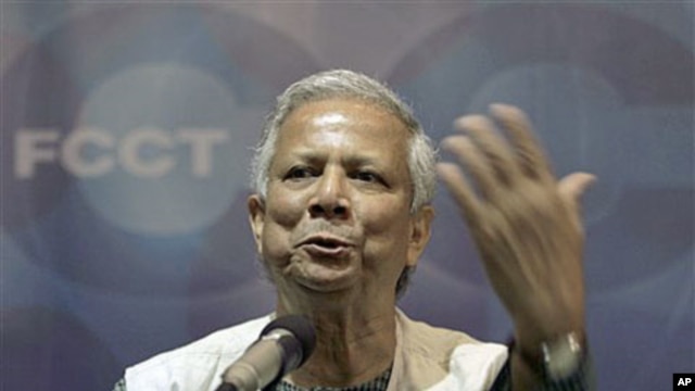 Nobel Peace laureate and a 2009 recipient of the Presidential Medal of Freedom from U.S. President Barack Obama, Mohammad Yunus speaks at the Foreign Correspondents Club, in Bangkok, Thailand, August 19, 2009 (file photo)