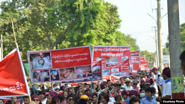 ျမစ္ၾကီးနားၿမိဳ႔မွာ လူေပါင္းေသာင္းနဲ႔ ခ်ီၿပီး ဆႏၵျပ( Hkun Awng Nlam)