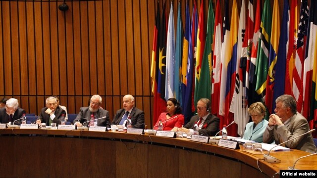 El embajador Joaquín Maza Martelli ya representó su país anteriormente ante la Organización de los Estados Americanos.