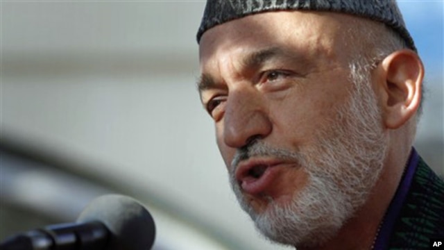 Afghan President Hamid Karzai speaks to the media after offering the Eid al-Adha's prayers  at the presidential palace in Kabul, Afghanistan, 16 Nov. 2010.