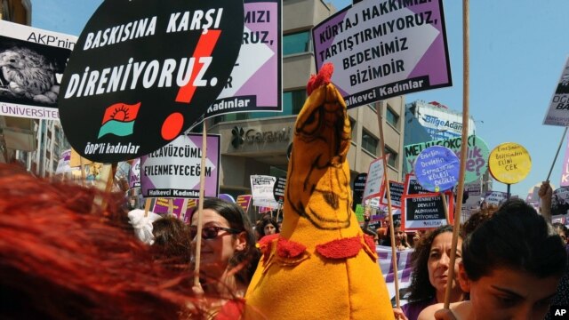 Thousands of abortion rights demonstrators stage the largest protest yet against plans by Turkey's Islamic-rooted government to curb abortion, which critics say will amount to a virtual ban, in Istanbul, Turkey, June 3, 2012. 