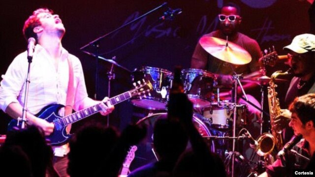 The Clinton Curtis Band se presentará en República Dominicana, Nicaragua, Honduras, El Salvador y Colombia.