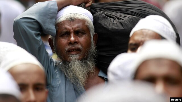 Một tín đồ Hồi giáo khiếm thị trong một cuộc biểu tình tại khu vực Chawkbazar ở Dhaka, Bangladesh, 26/9/2012