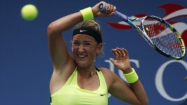La australiana Samantha Stosur, campeona del US Open de tenis en el 2011 perdió su sexto partido consecutivo ante la bielorrusa Victoria Azarenka.