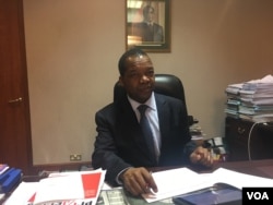 Reserve Bank of Zimbabwe governor John Mangudya has remained mum on when exactly the controversial bondnotes will be introduced. He says they will ease cash shortages Zimbabwe has been facing for almost a year now, Nov. 10, 2016. (S. Mhofu)