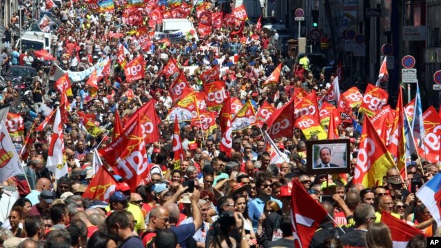 Công nhân đình công và biểu tình tại Marseille, miền nam nước Pháp, ngày 14 tháng 6 năm 2016.