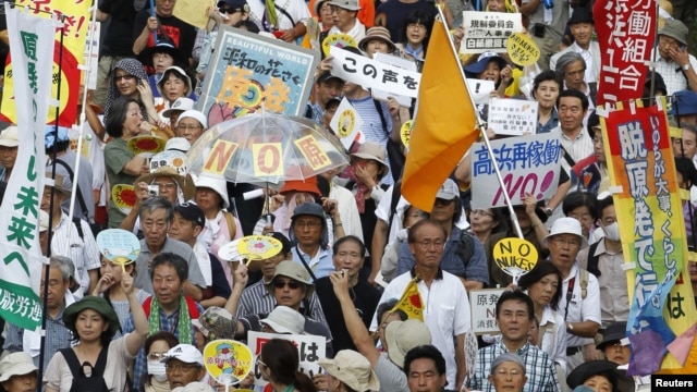 Người biểu tình chống hạt nhân tuần hành tại Tokyo, ngày 29/7/2012
