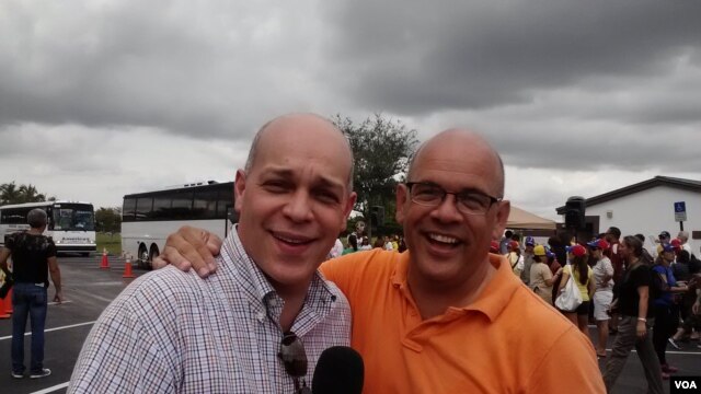 Alejandro Marcano y Jesús Acosta de la Voz de América viajan desde Miami hasta Nueva Orleans.