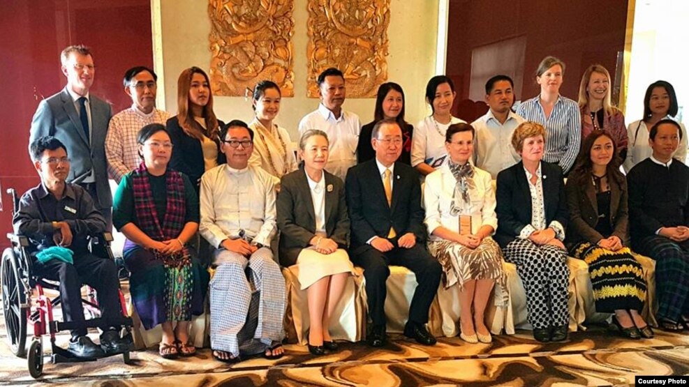 ကုလသမဂၢအတြင္းေရးမွဴးခ်ဳပ္ မစၥတာ ဘန္ကီမြန္းက ဒီကေန႔ မနက္ပိုင္းက အရပ္ဖက္အဖြဲ႕ အစည္းေတြနဲ႔ ေတြ႕ဆံု (Aung Myo Min)