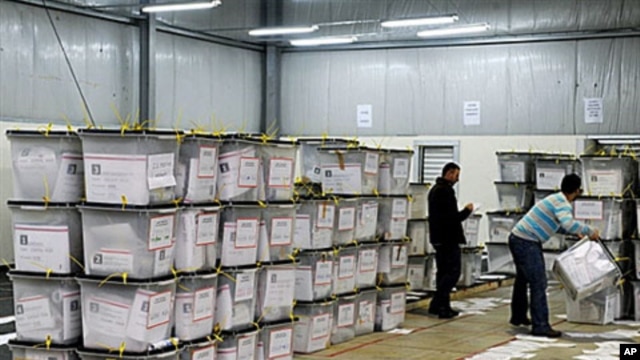 Election officials arrange ballot boxes at a counting center in Kosovo Polje, Dec 13, 2010