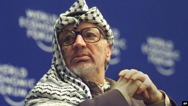 Según la versión oficial, Yasser Arafat murió de un derrame cerebral.