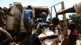 Christians carry property left behind by the Muslim community who were evacuated from the PK12 neighborhood in Bangui April 27, 2014.