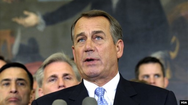 Ketua DPR John Boehner dan anggota partai Republik di DPR Amerika dalam jumpa pers (foto: dok). DPR AS yang dikuasai partai Republik menolak untuk mempertimbangkan kenaikan pajak bagi siapapun.