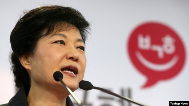 20일 새누리당 당사 기자실에서 대국민인사를 하는 박근혜 대통령 당선인.