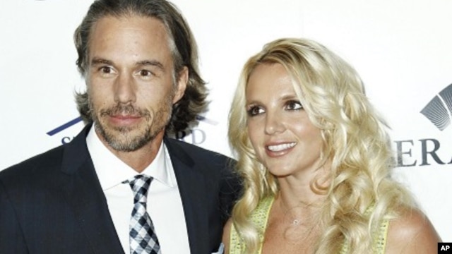 Singer Britney Spears, right, and Jason Trawick (file photo)