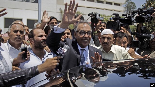 Makhdoom Shahabuddin, nominated prime minister by the ruling Pakistan People's party, waves after filing his papers in Islamabad, Pakistan, June 21, 2012.