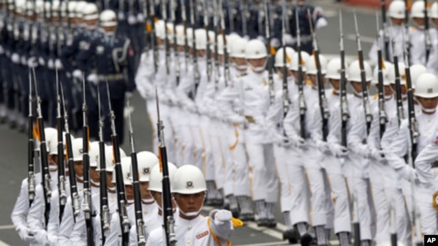 Military honor guards perform during Taiwan's National Day celebrations in front of the Presidential Office in Taipei, October 10, 2011.
