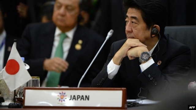 Japanese Prime Minister Shinzo Abe attends ASEAN summit, Brunei, Oct. 10, 2013.
