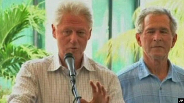 Cựu tổng thống Bill Clinton và cựu tổng thống George W Bush nói về việc trợ giúp cho Haiti sau trận động đất file)