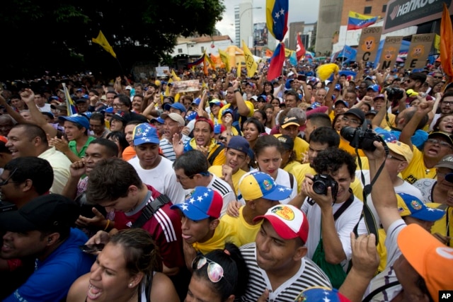 Người dân venezuela xuống đường phản đối Tổng thống Maduro tại thủ đô Caracas, ngày 15/5/2016.