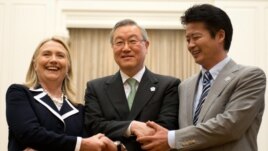 U.S. Secretary of State Hillary Rodham Clinton, left, South Korean Foreign Minister Kim Sung-hwan, center, and Japanese Foreign Minister Koichiro Gemba shake hands before their trilateral meeting during the ASEAN Regional forum in Phnom Penh, Cambodia, Ju