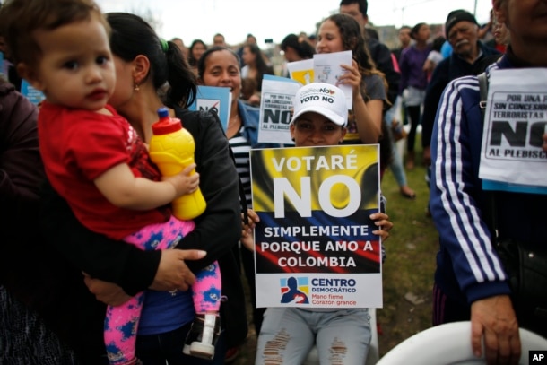 Opponents to the peace deal signed between the Colombia government and rebels of the Revolutionary Armed Forces of Colombia, FARC, attend an event to promote the "No" vote in the upcoming referendum in Bogota, Colombia, Oct 1, 2016.