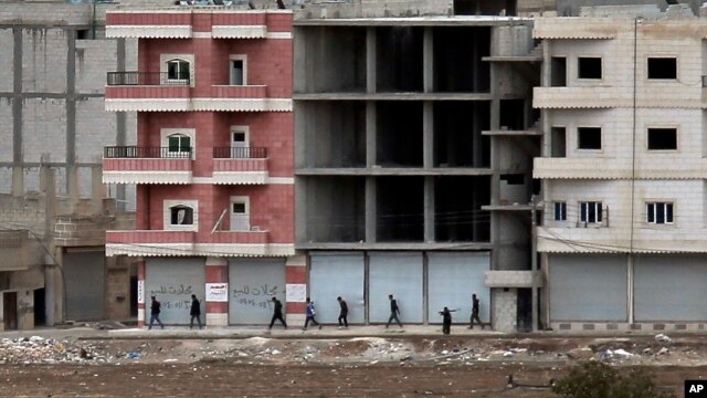 Các chiến binh người Kurd chiến đấu để bảo vệ thị trấn Kobani.