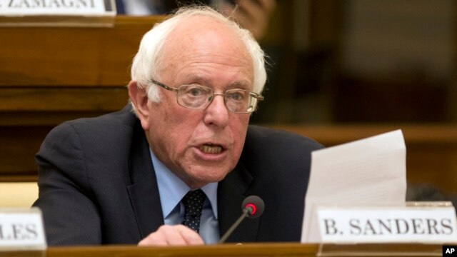 Ứng cử viên tổng thống của đảng Dân chủ, Thượng nghị sĩ Bernie Sanders, phát biểu tại một hội nghị kỷ niệm 25 năm ngày 'Centesimus Annus' ở Vatican, ngày 15 tháng Tư năm 2016.