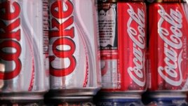 Une initiative va réduire de 20 % les calories des boissons sucrées de trois fabricants au cours de la prochaine décennie (AP)