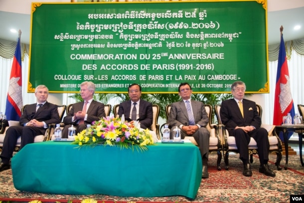 Foreign Affairs minister Prak Sokhon (center) sits along his fellow diplomats during a celebration of the 25th anniversary of Paris Peace Accords, in Phnom Penh, on Thursday, October 20, 2016.