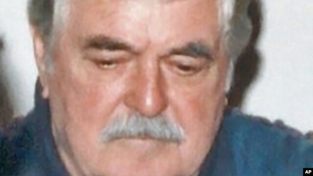 Diễn viên của loạt phim Star Trek James Doohan, qua đời năm 2007, nằm trong số những người đã chọn dành một vài gram tro cốt để được phóng vào không gian 
