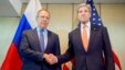 Ngoại trưởng Mỹ John Kerry bắt tay Ngoại trưởng Nga Sergey Lavrov hôm 11/2, trước khi bắt đầu cuộc họp về Syria. 