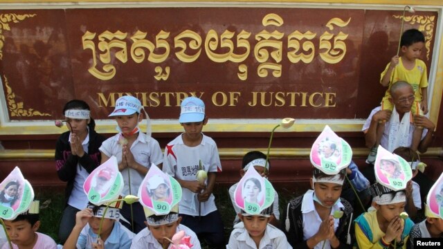 លោក​នាយករដ្ឋមន្ត្រី​​ហ៊ុន សែន​ធ្លាប់​បាន​លើក​ឡើង​ថា​ សេចក្តី​ព្រាងច្បាប់​ទាំង​បី​ធានា​ដល់​ឯករាជ្យ​ភាព​របស់​តុលាការ។​