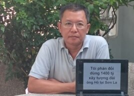 Ông Phạm Minh Hoàng đưa hình phản đối dự án lên mạng.