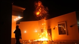 Le  consulat américain à Benghazi en flammes