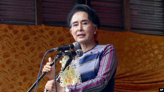 Lãnh tụ đối lập Myanmar Aung San Suu Kyi phát biểu tại bang Shan ở miền nam Myanmar, ngày 6/9/2015.