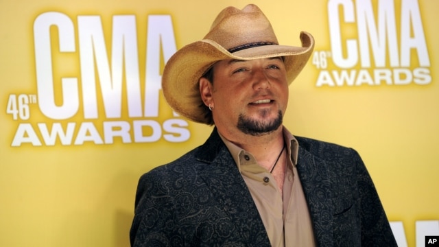 Jason Aldean arrives at the 46th Annual Country Music Awards at the Bridgestone Arena in Nashville, Tennessee, Nov. 1, 2012. 