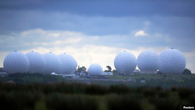 Base de comunicaciones en Inglaterra que apoya los servicios de inteligencia británicos y estadounidenses.