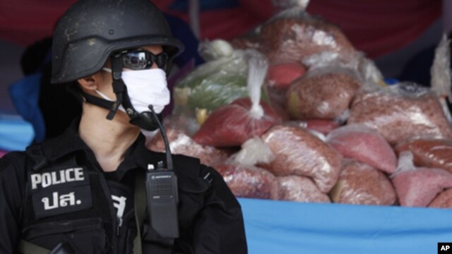 Policeman guards methamphetamine seizure, Ayutthaya province, Thailand, June 2010 (file photo).