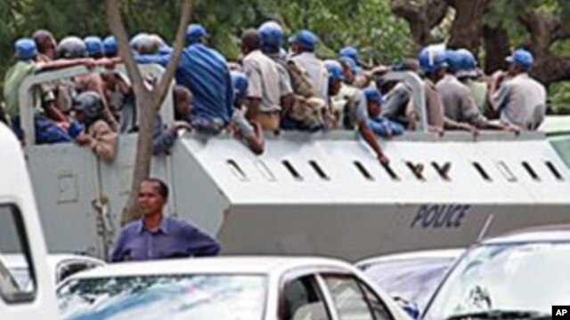 Mapurisa anonzi akanonoka kutora matanho kusvika masoja aisa mutemo mumaoko avo
