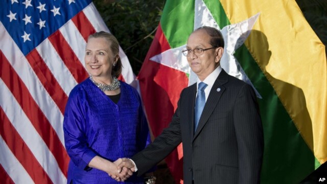 U.S. Secretary of State Hillary Rodham Clinton, left, and Burma President Thein Sein shake hands before a meetingin Siem Reap, Cambodia, July 13, 2012.