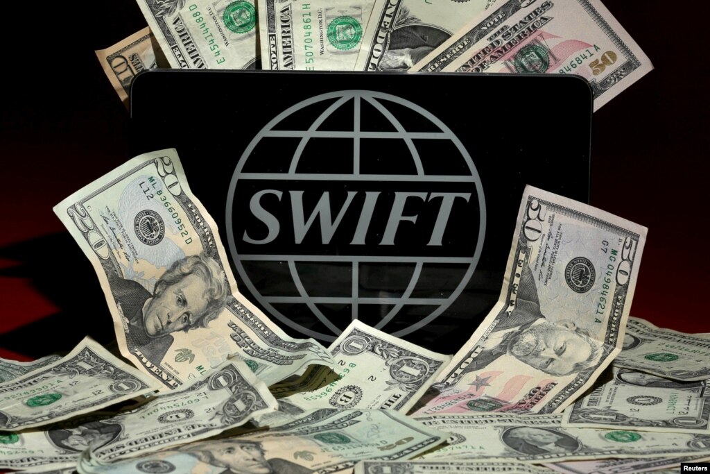 Bangladesh Bank Hackers Compromised SWIFT Software, Warning