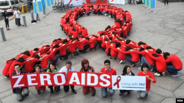 2012 là một năm mà các nhà lãnh đạo chính trị và các giới chức y tế hàng đầu đã thoải mái bàn về việc tiến tới một thế hệ không còn bệnh AIDS.