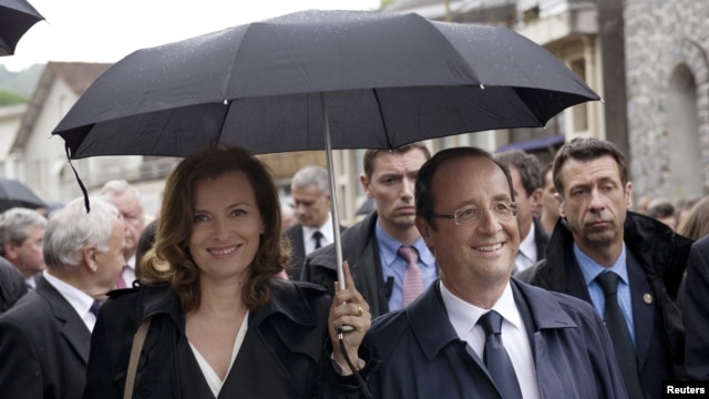 France's President Francois Hollande, right, and his companion Valerie Trierweiler take part in a march as part of a ceremony in tribute to the memory of Nazi victims in Tulle, southwestern France, June 9, 2012.