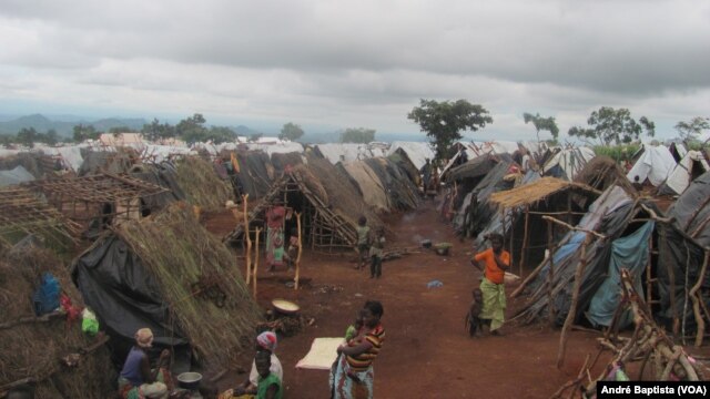 Tendas no campo de refugiados moçambicanos no Malawi. 