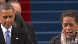Obamaning qasamyodi kuni fuqaro huquqlari uchun kurashib jon bergan inson, Medgar Eversning rafiqasi Mirli Evers Vilyams xalq bilan yaratganga shukur aytib, duo qildi.