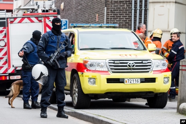 Cảnh sát Bỉ trên đường phố ở Brussels.