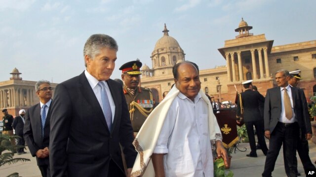 Bộ trưởng Quốc phòng Ấn Độ A.K. Antony và Bộ trưởng Quốc phòng Australia Stephen Smith tại New Delhi (tháng 12/2011)