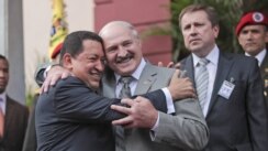Un abrazo efusivo entre dos presidentes a menudo acusados de ser dictadores.